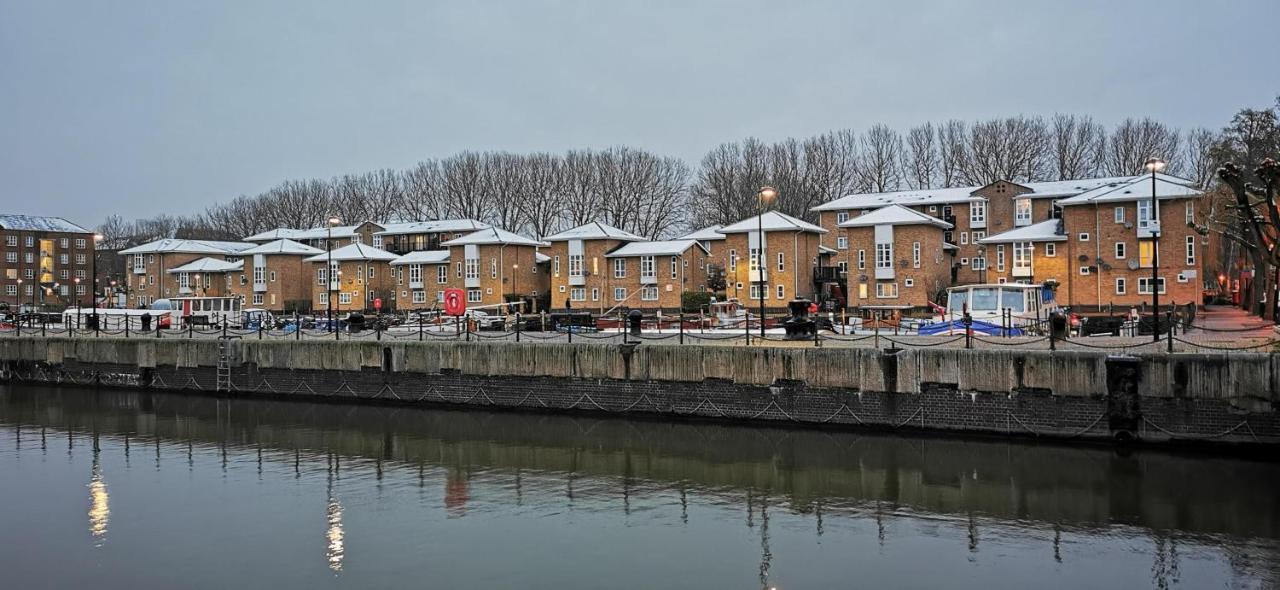 Two Stunning Bedrooms & Private Balcony & River View * Londra